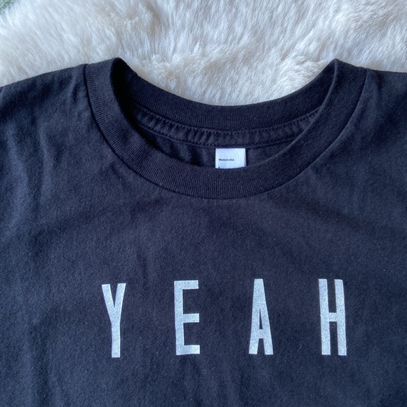 Young One Apparel black graphic tee shirt yeah yeah yeah small shop kids size 8 - Picture 4 of 9